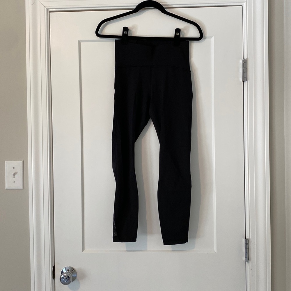 Lululemon black leggings with mesh detail size 6